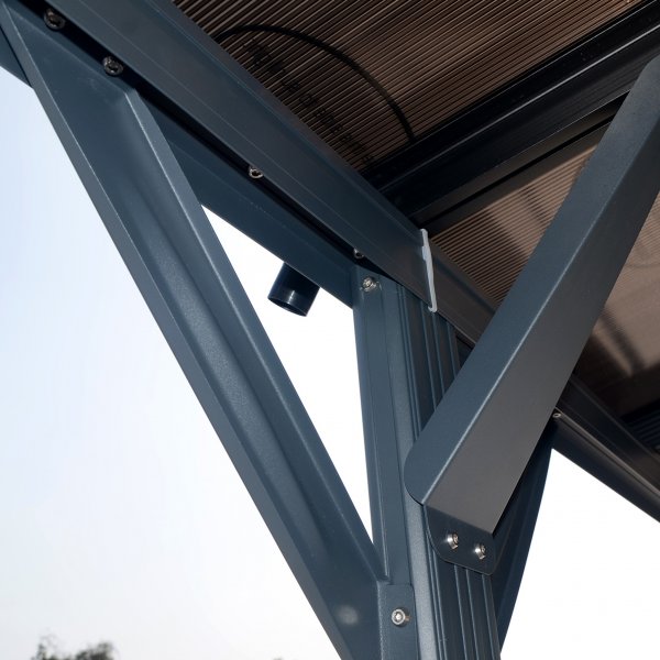 Autokatos 17,25m² | Erittäin korkea | Alumiinirunko ja kanavamuovikatto Autokatos 17,25m² | Erittäin korkea | Alumiinirunko ja kanavamuovikatto