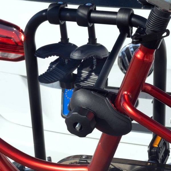 Polkupyrteline auto valoilla | 3 pyrlle