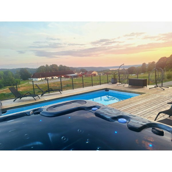 Kylpytynnyri Vivid Dreams WiFi - 5-6 henkilöä | Musta painos | Lyfco Kylpytynnyri Vivid Dreams WiFi - 5-6 henkilöä | Musta painos | Lyfco