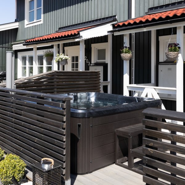 Kylpytynnyri Poseidon Blackline - 5-6 henkilöä | Lyfco Kylpytynnyri Poseidon Blackline - 5-6 henkilöä | Lyfco