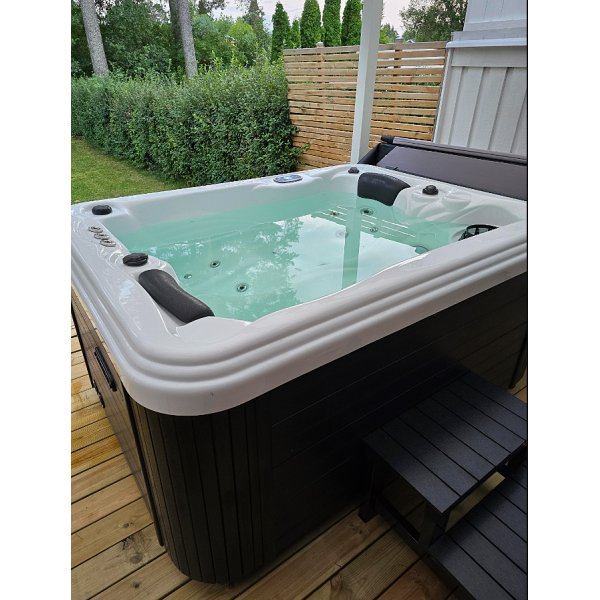 Perseus Hot Tub | 2 hengelle | 27 suihkukonetta | LED-valaistus | Lyfco Perseus Hot Tub | 2 hengelle | 27 suihkukonetta | LED-valaistus | Lyfco