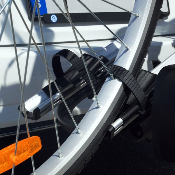 Pyrteline auto valoilla | 2 pyrlle