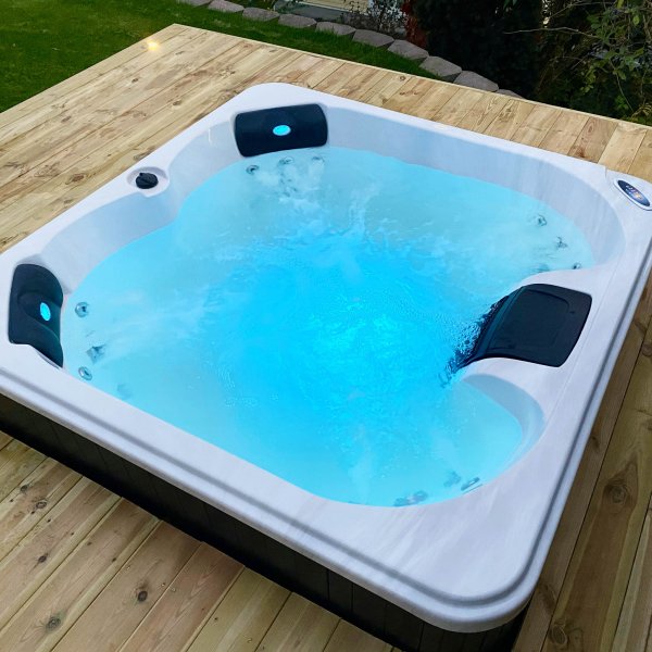 Hot tub Foibe - 4 henkil�� | Balboa VL260 | Lyfco