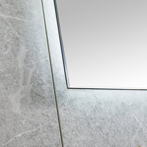 Kylpyhuoneen peili LED-valolla ja huurtumista est�v�ll� | Kosketusohjaus