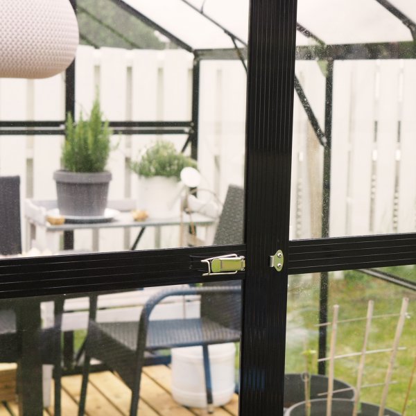 Kasvihuone 6,4 m² | 4 mm turvalasi | 5 vuoden myrskytakuu Kasvihuone 6,4 m² | 4 mm turvalasi | 5 vuoden myrskytakuu