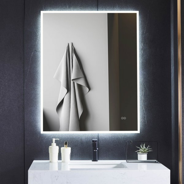 Peili LED-valolla ja huurtumisenestotoiminnolla Peili LED-valolla ja huurtumisenestotoiminnolla