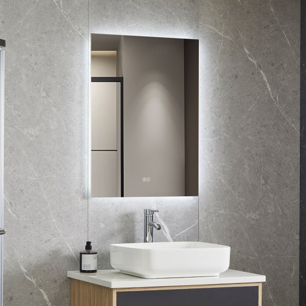 Kylpyhuoneen peili LED-valolla ja huurtumista est�v�ll� | Kosketusohjaus