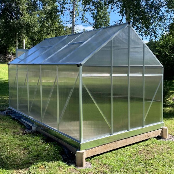 Kasvihuone 8,9m² | Korkea viljelykorkeus | 6 mm kanavamuovia Kasvihuone 8,9m² | Korkea viljelykorkeus | 6 mm kanavamuovia