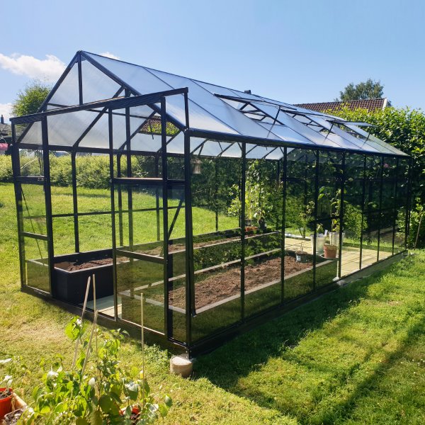 Kasvihuone 12,7m² | 5 vuoden myrskytakuu | 4mm turvalasi Kasvihuone 12,7m² | 5 vuoden myrskytakuu | 4mm turvalasi