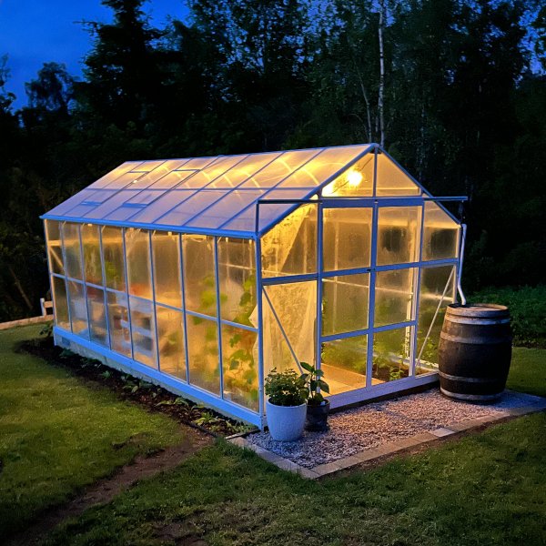 Kasvihuone 12,7m² | 5 vuoden myrskytakuu | 4mm turvalasi Kasvihuone 12,7m² | 5 vuoden myrskytakuu | 4mm turvalasi
