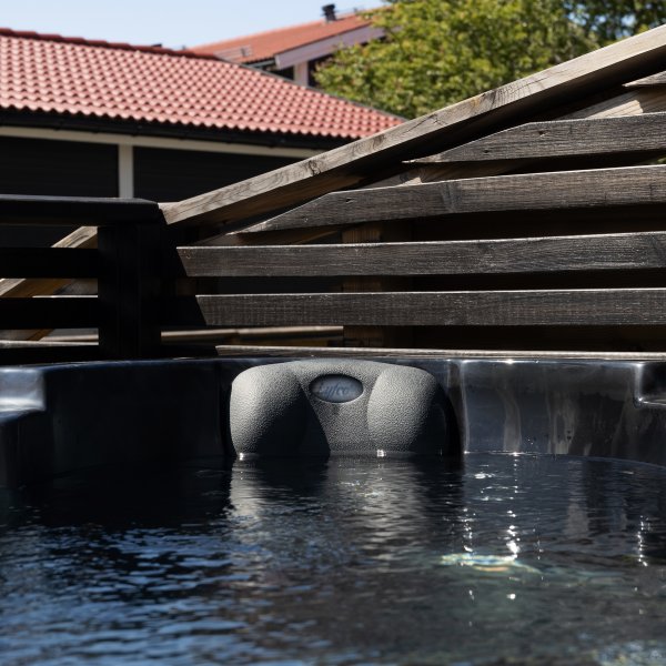 Kylpytynnyri Poseidon Blackline - 5-6 henkilöä | Lyfco Kylpytynnyri Poseidon Blackline - 5-6 henkilöä | Lyfco