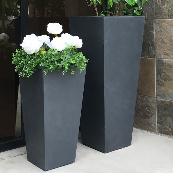 Korkea kuituvahvistettu ruukku ulkokäyttöön - Graniitti/musta Korkea kuituvahvistettu ruukku ulkokäyttöön - Graniitti/musta