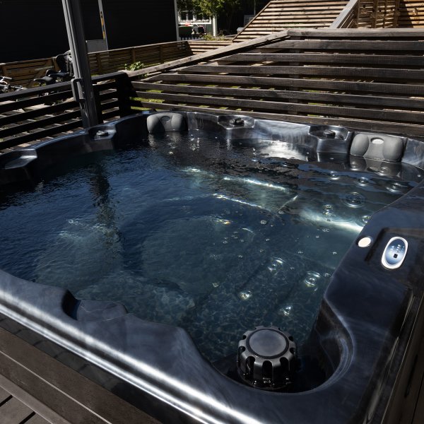 Kylpytynnyri Poseidon Blackline - 5-6 henkilöä | Lyfco Kylpytynnyri Poseidon Blackline - 5-6 henkilöä | Lyfco