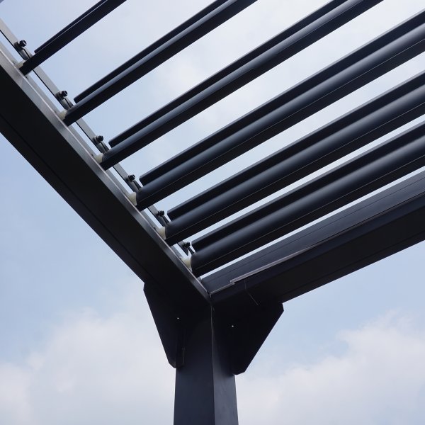 Pergola Premium | Moottorikäyttöinen säleikön katto Pergola Premium | Moottorikäyttöinen säleikön katto