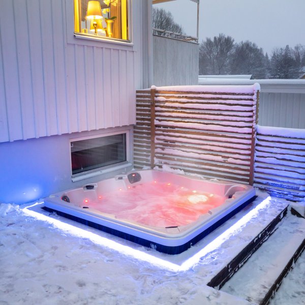 Kylpytynnyri Poseidon - 5-6 henkilöä | Lyfco Kylpytynnyri Poseidon - 5-6 henkilöä | Lyfco