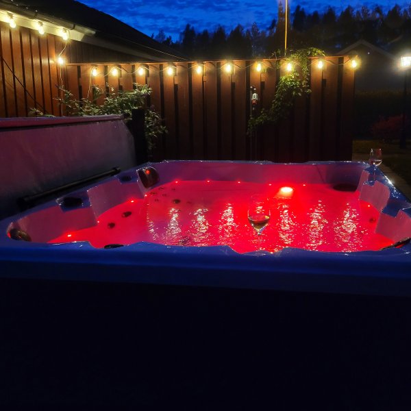 Kylpytynnyri Poseidon - 5-6 henkilöä | Lyfco Kylpytynnyri Poseidon - 5-6 henkilöä | Lyfco