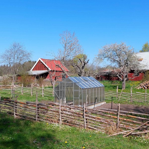 Kasvihuone 12,4m² | Korkea viljelykorkeus | 6mm kanava muovia Kasvihuone 12,4m² | Korkea viljelykorkeus | 6mm kanava muovia