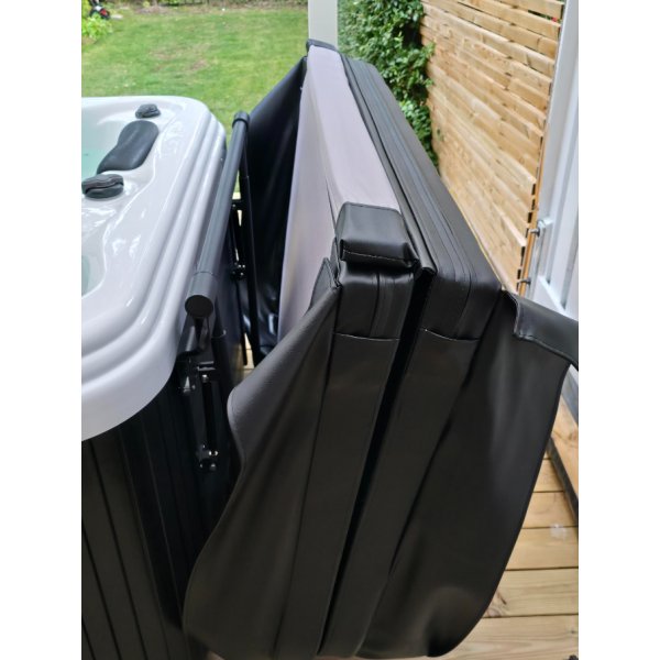 Perseus Hot Tub | 2 hengelle | 27 suihkukonetta | LED-valaistus | Lyfco Perseus Hot Tub | 2 hengelle | 27 suihkukonetta | LED-valaistus | Lyfco