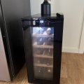 Asiakaskuva Viininj��hdytin 10 pulloa | Eritt�in hiljainen | LED-valaistus | 26,5 cm kapea