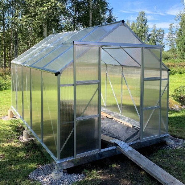 Kasvihuone 8,9m² | Korkea viljelykorkeus | 6 mm kanavamuovia Kasvihuone 8,9m² | Korkea viljelykorkeus | 6 mm kanavamuovia