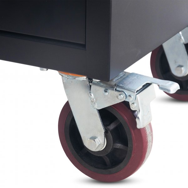 Täydellinen autotallin sisustus pyörillä Täydellinen autotallin sisustus pyörillä