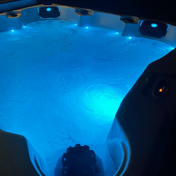 Kylpytynnyri Poseidon - 5-6 henkilöä | Lyfco Kylpytynnyri Poseidon - 5-6 henkilöä | Lyfco