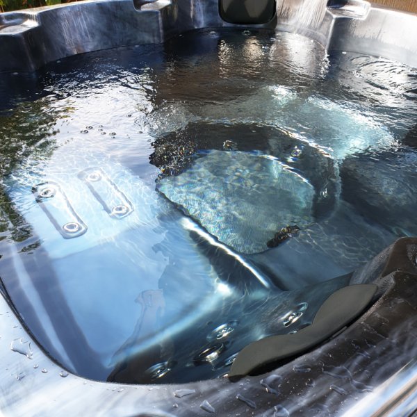 Kylpytynnyri Poseidon Blackline - 5-6 henkilöä | Lyfco Kylpytynnyri Poseidon Blackline - 5-6 henkilöä | Lyfco