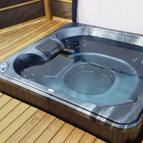 Kylpytynnyri Foibe Blackline - 4 henkilöä | Balboa VL260 | Lyfco Kylpytynnyri Foibe Blackline - 4 henkilöä | Balboa VL260 | Lyfco