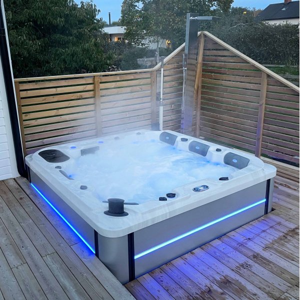 Kylpytynnyri Vivid Dreams WiFi - 5-6 henkilöä | Lyfco Kylpytynnyri Vivid Dreams WiFi - 5-6 henkilöä | Lyfco