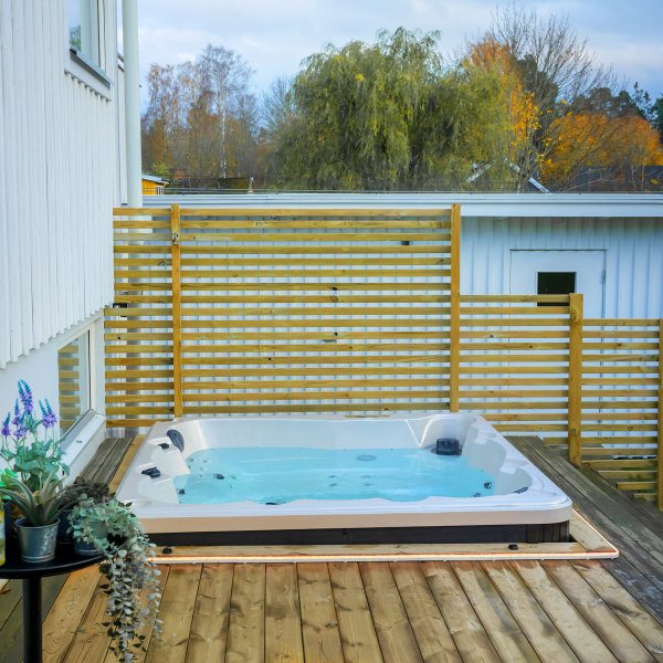 Kylpytynnyri Poseidon - 5-6 henkilöä | Lyfco Kylpytynnyri Poseidon - 5-6 henkilöä | Lyfco