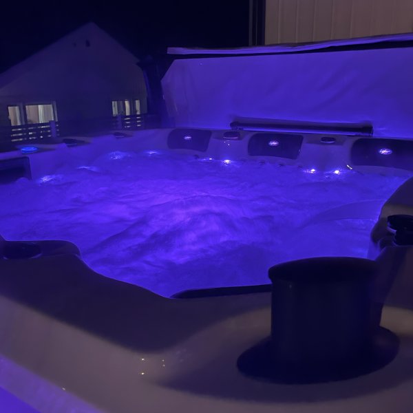 Kylpytynnyri Vivid Dreams WiFi - 5-6 henkilöä | Lyfco Kylpytynnyri Vivid Dreams WiFi - 5-6 henkilöä | Lyfco