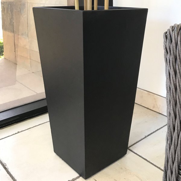 Korkea kuituvahvistettu ruukku ulkokäyttöön - Graniitti/musta Korkea kuituvahvistettu ruukku ulkokäyttöön - Graniitti/musta