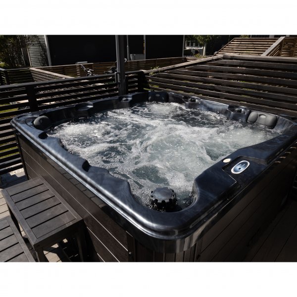 Kylpytynnyri Poseidon Blackline - 5-6 henkilöä | Lyfco Kylpytynnyri Poseidon Blackline - 5-6 henkilöä | Lyfco