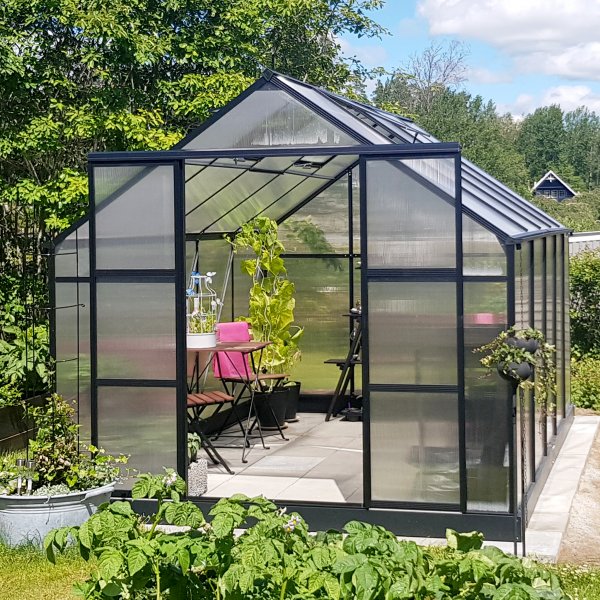 Kasvihuone 8,9m² | Korkea viljelykorkeus | 6 mm kanavamuovia Kasvihuone 8,9m² | Korkea viljelykorkeus | 6 mm kanavamuovia