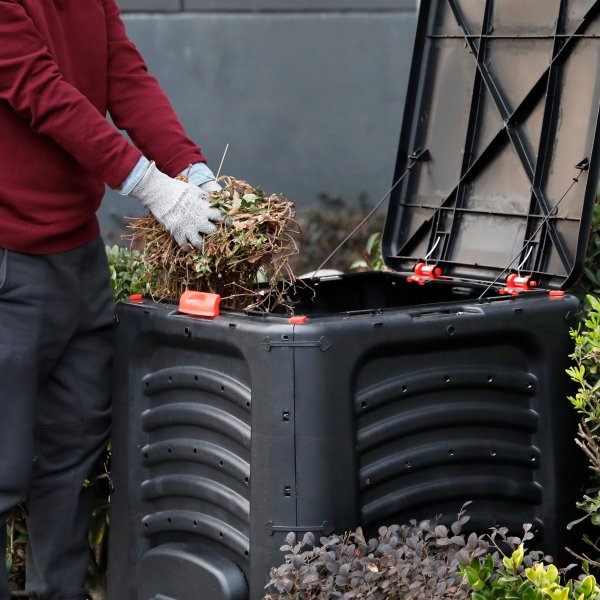 Kuuma komposti 437 litraa ruoka- ja puutarhajätteille Kuuma komposti 437 litraa ruoka- ja puutarhajätteille