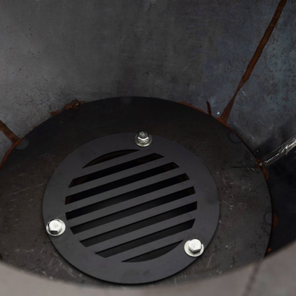 Puulämmitteinen grilli corten-teräksestä leikkuulaudalla | Vemdalen Puulämmitteinen grilli corten-teräksestä leikkuulaudalla | Vemdalen