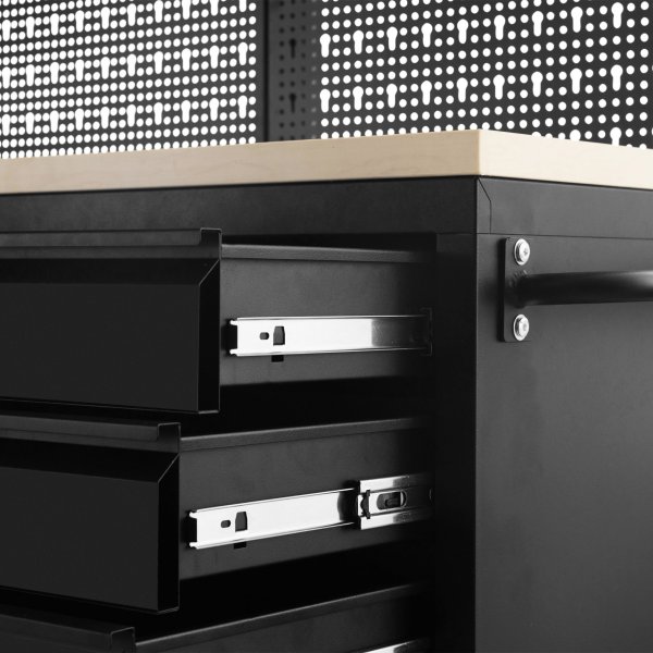 Täydellinen autotallin sisustus pyörillä Täydellinen autotallin sisustus pyörillä