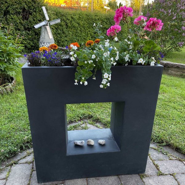 Kuituvahvistettu ruukku ainutlaatuisella muotoilulla | Graniitti/musta