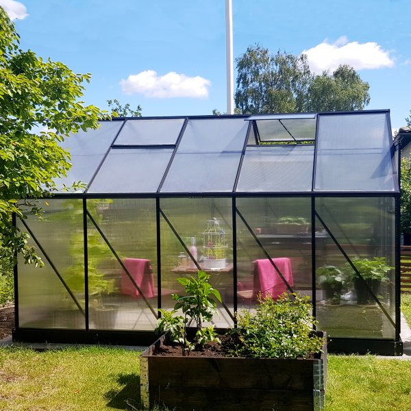 Kasvihuone 8,9m² | Korkea viljelykorkeus | 6 mm kanavamuovia Kasvihuone 8,9m² | Korkea viljelykorkeus | 6 mm kanavamuovia
