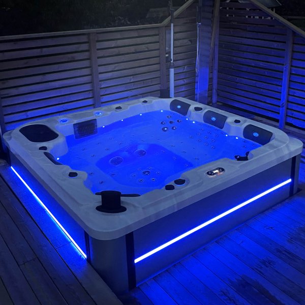 Kylpytynnyri Vivid Dreams WiFi - 5-6 henkilöä | Lyfco Kylpytynnyri Vivid Dreams WiFi - 5-6 henkilöä | Lyfco