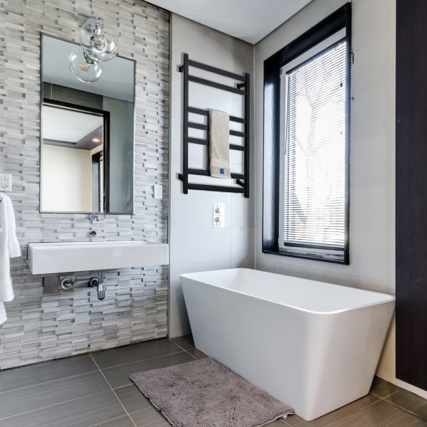 Sähköinen pyyhekuivain 60x82,5x12cm | SC06B | Musta Sähköinen pyyhekuivain 60x82,5x12cm | SC06B | Musta