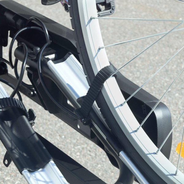 Polkupyrteline auto valoilla | 3 pyrlle