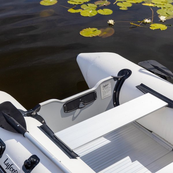 Kumivene 330cm | 4 hengelle | Alumiininen siivilä | Lyfco Kumivene 330cm | 4 hengelle | Alumiininen siivilä | Lyfco