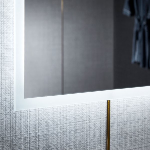 Suuri peili LED-valolla ja huurtumisenestotoiminnolla