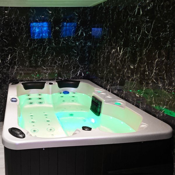 Spa Relaxio - 4 henkil�� | Lyfco