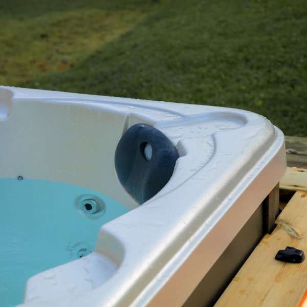 Kylpytynnyri Poseidon - 5-6 henkilöä | Lyfco Kylpytynnyri Poseidon - 5-6 henkilöä | Lyfco