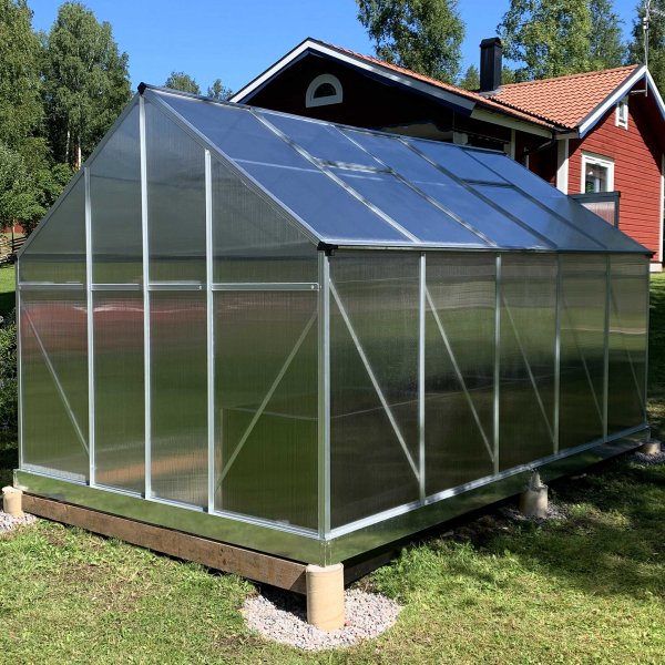 Kasvihuone 8,9m² | Korkea viljelykorkeus | 6 mm kanavamuovia Kasvihuone 8,9m² | Korkea viljelykorkeus | 6 mm kanavamuovia
