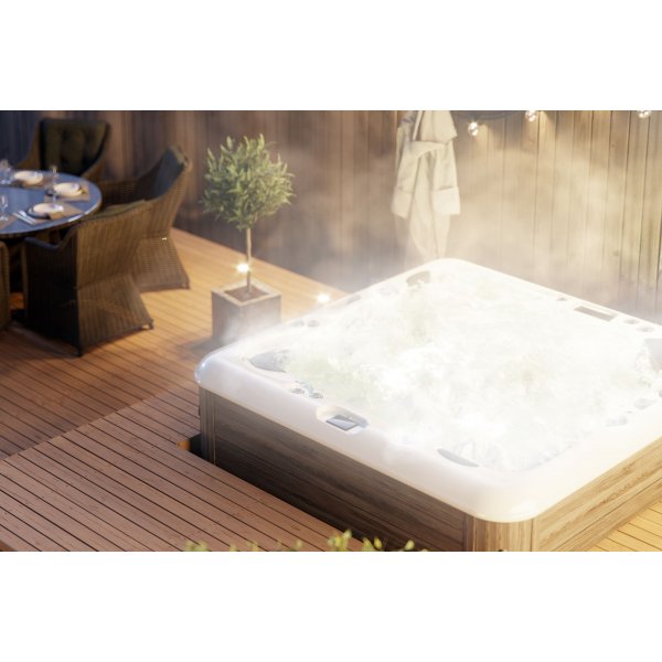 Luxuz Poreallas | 73 Jets | 5 Hengelle | WiFi ja LED-valaistus | Lyfco