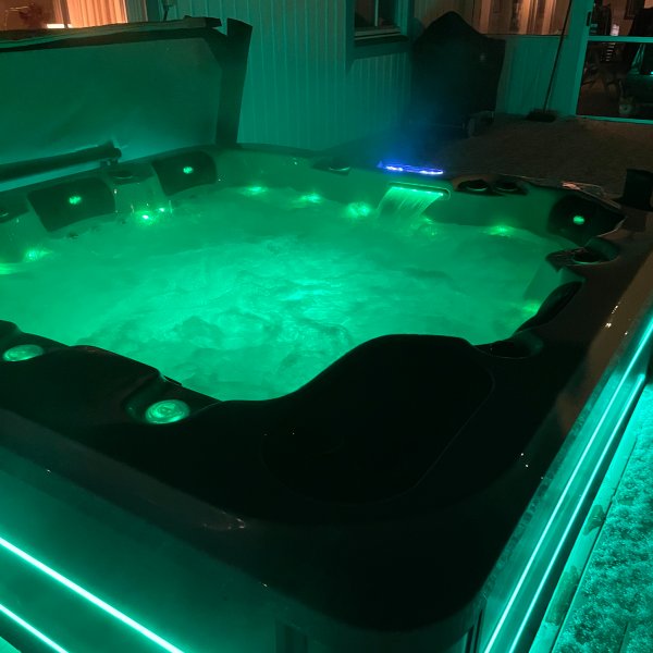 Kylpytynnyri Vivid Dreams WiFi - 5-6 henkilöä | Lyfco Kylpytynnyri Vivid Dreams WiFi - 5-6 henkilöä | Lyfco