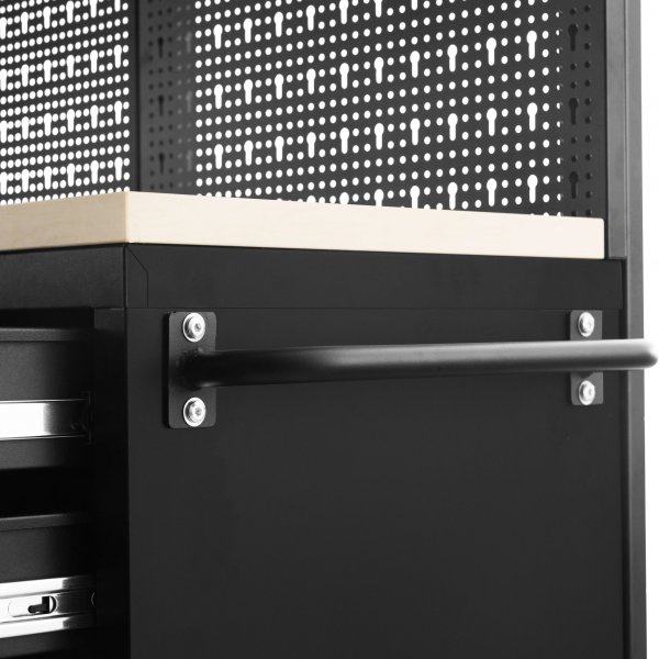 Täydellinen autotallin sisustus pyörillä Täydellinen autotallin sisustus pyörillä